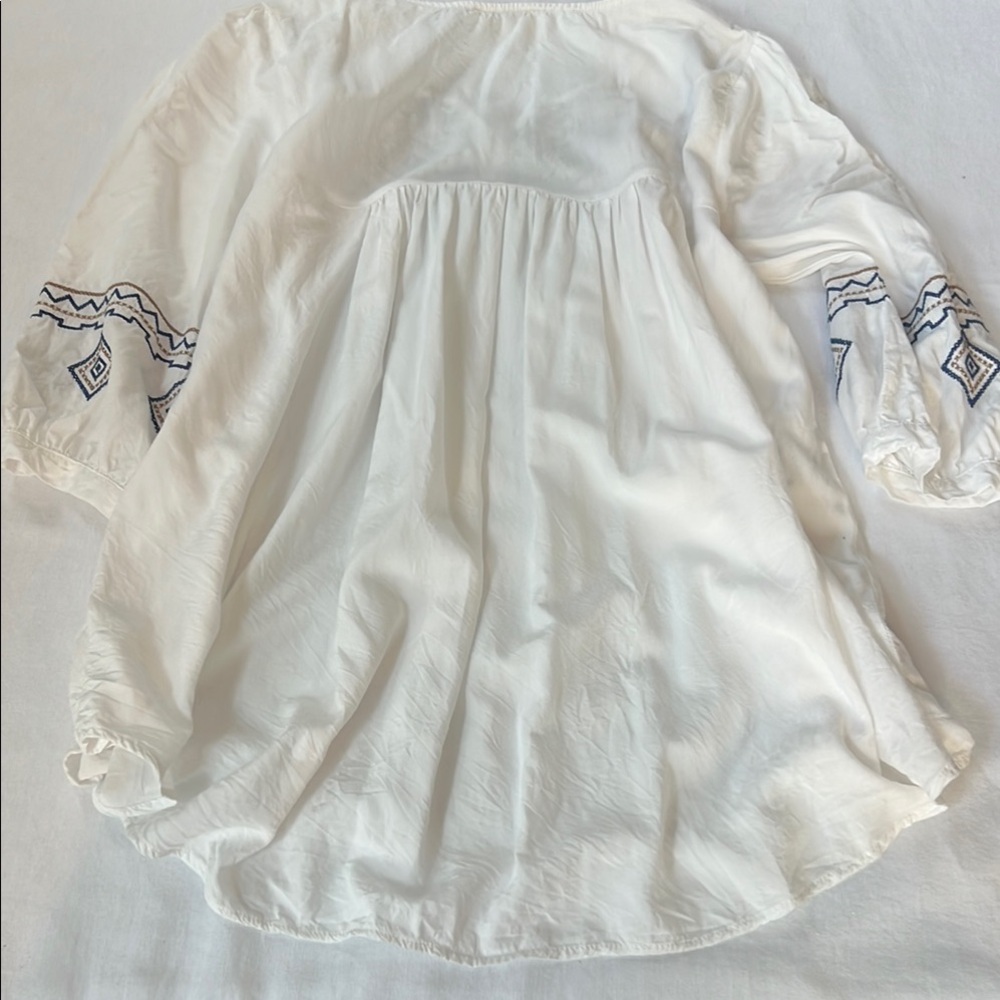 Umgee White Top with Navy Embroidery - Picture 7 of 7